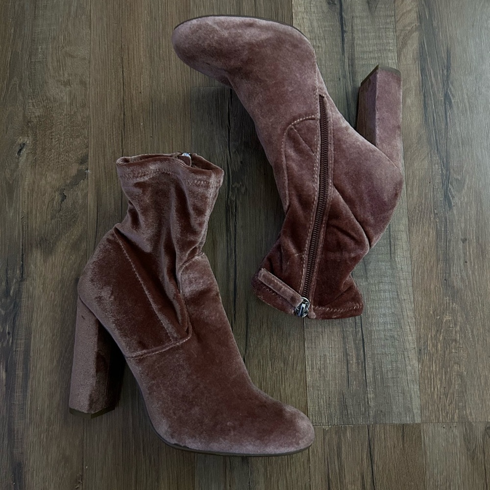 Steve Madden Blush Velvet Booties 5.5 - Picture 2 of 4